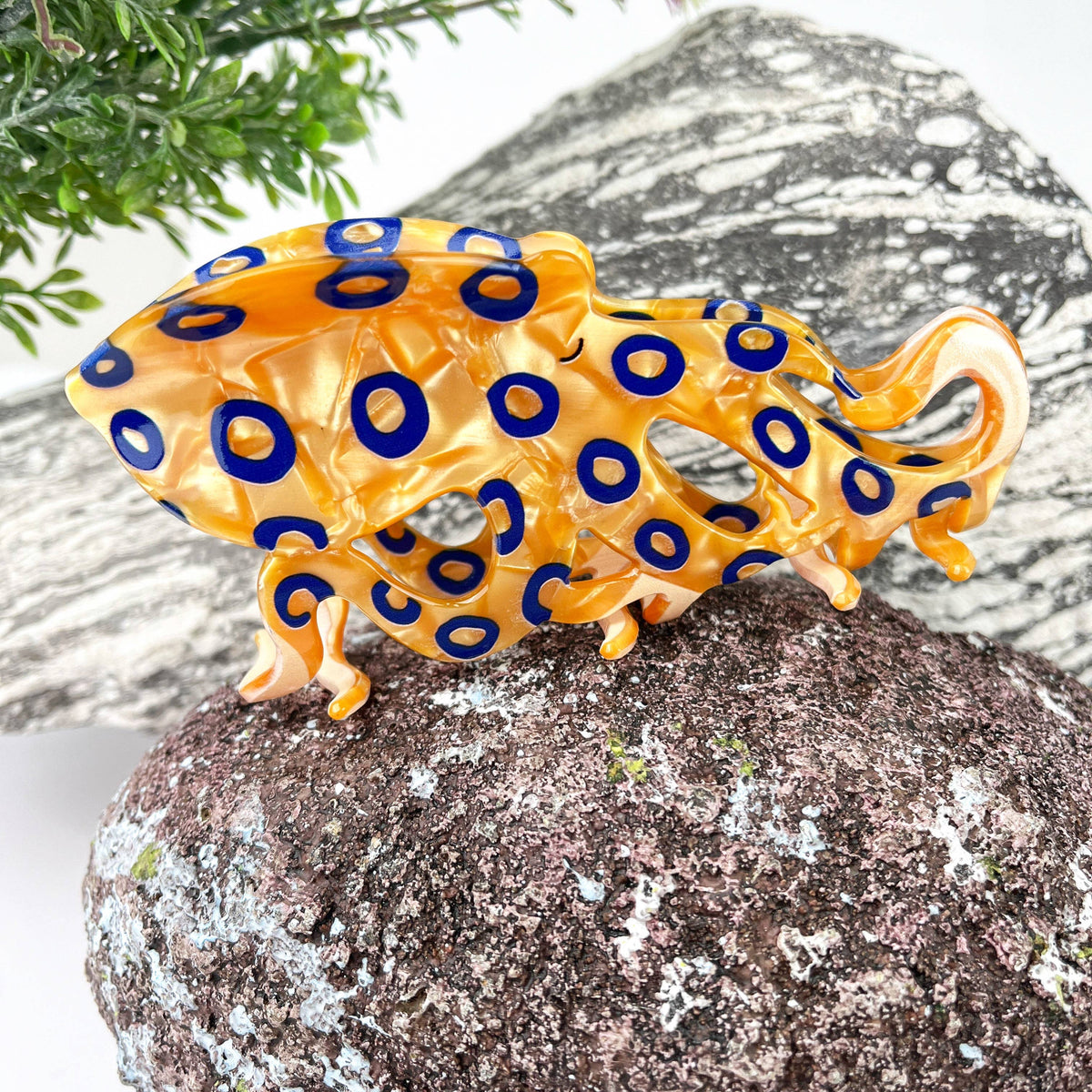 mildstyles: Blue ring octopus Claw Clip
