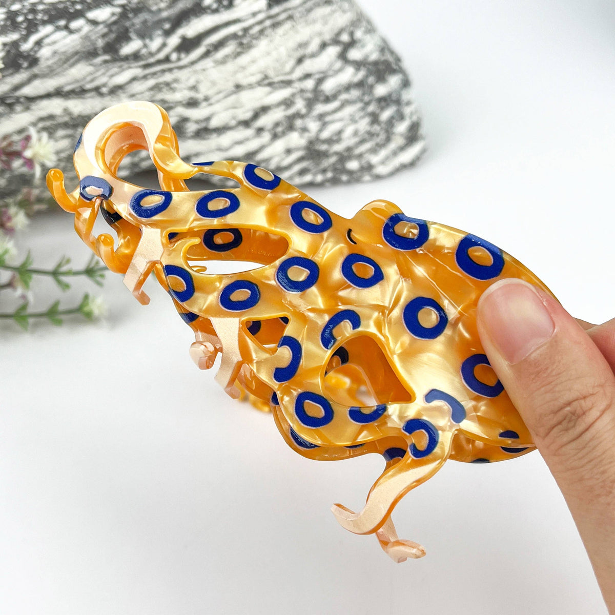 mildstyles: Blue ring octopus Claw Clip