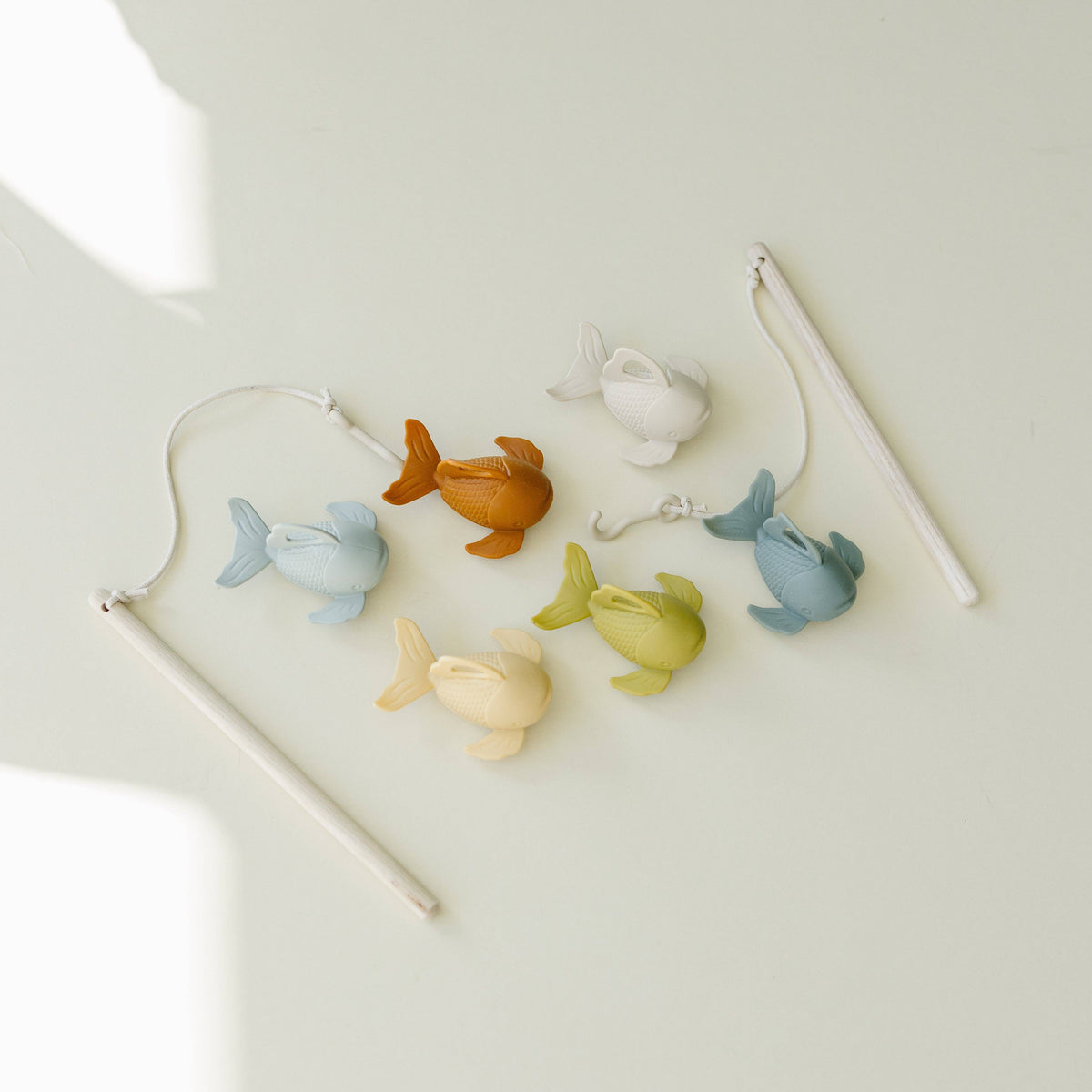 Marlowe & Co: Silicone and Wood Fishing Play Set