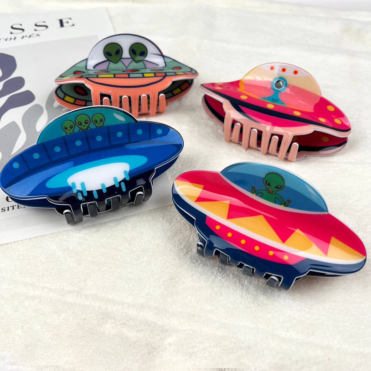 mildstyles: UFO Cartoon anime alien spaceship hair claw clip