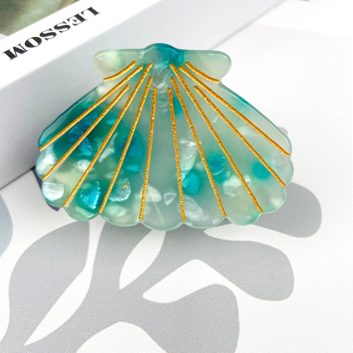 mildstyles: Scallop hair claw clip