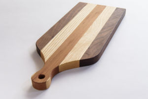 UTEC Cutting Boards: Handle Board (Dark and Light Wood Variants)
