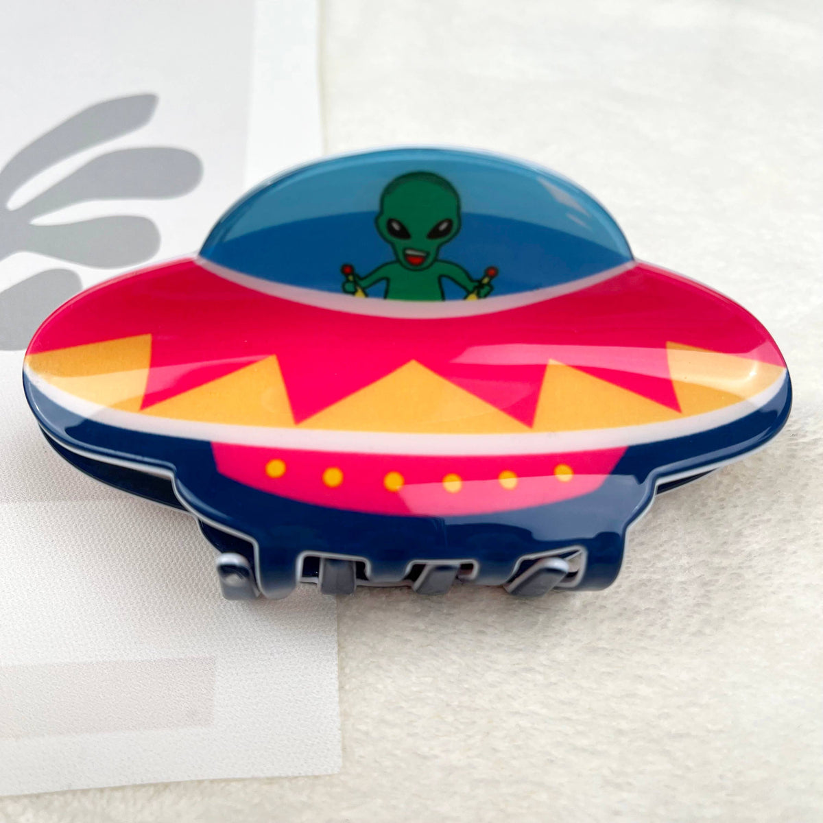 mildstyles: UFO Cartoon anime alien spaceship hair claw clip