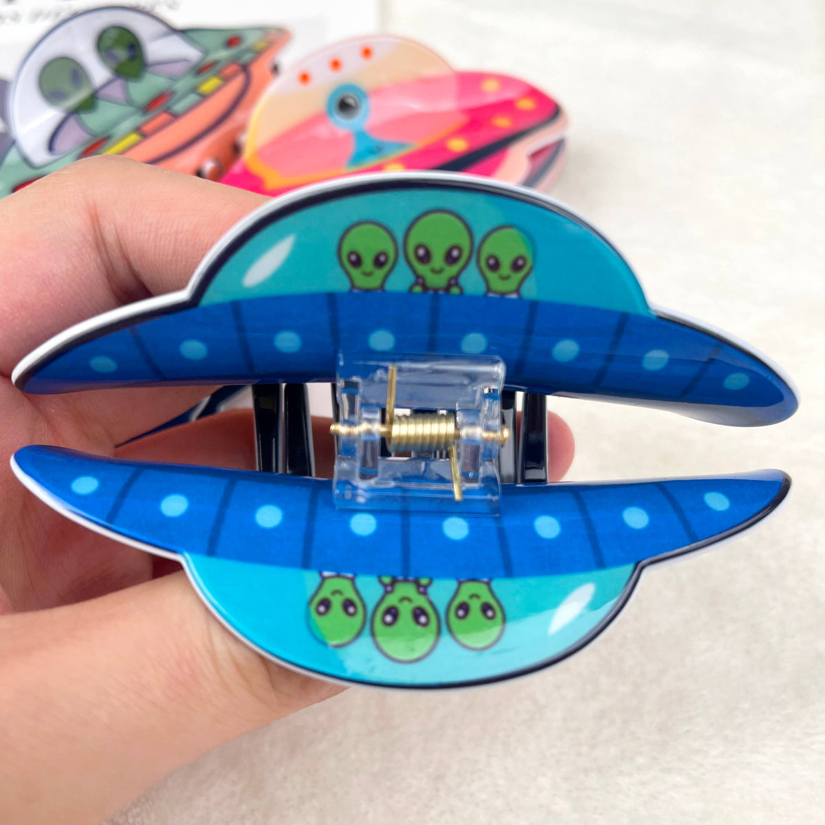 mildstyles: UFO Cartoon anime alien spaceship hair claw clip
