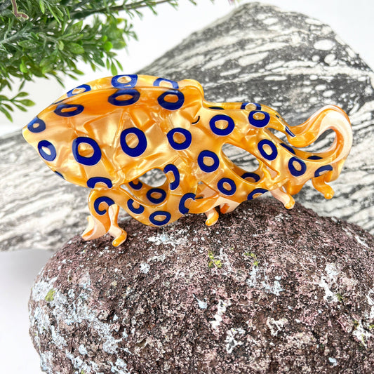 mildstyles: Blue ring octopus Claw Clip