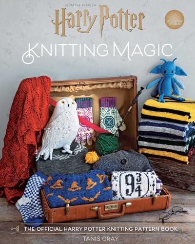 Harry Potter: Knitting Magic: The Official Harry Potter Knitting Pattern Book