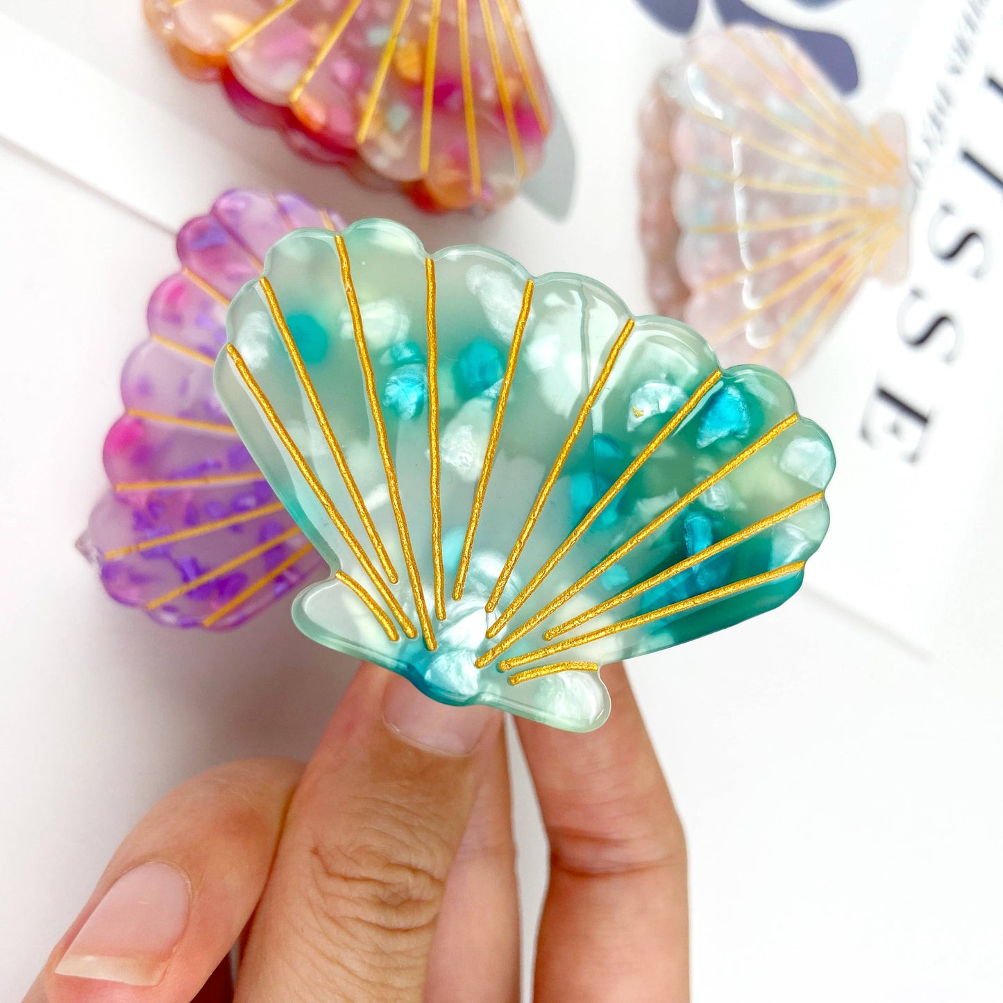 mildstyles: Scallop hair claw clip