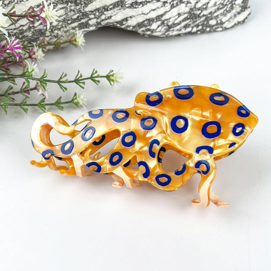 mildstyles: Blue ring octopus Claw Clip