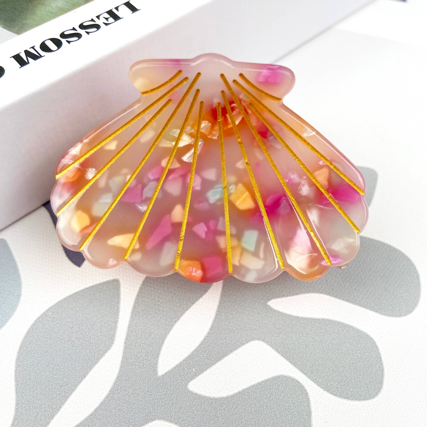 mildstyles: Scallop hair claw clip