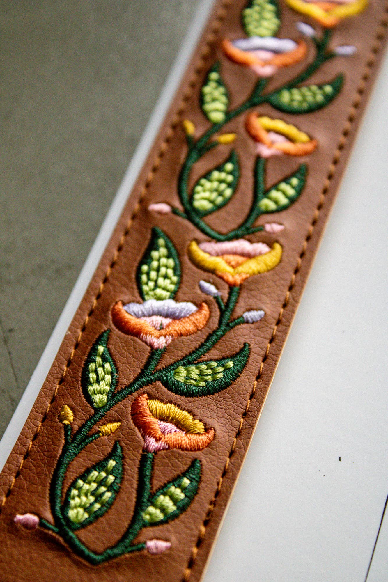 Denik: Molina Vine Embroidered Elastic Bookmark