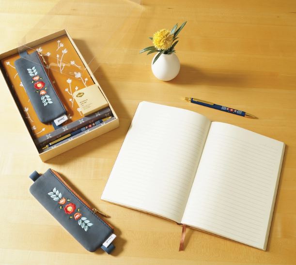 Denik: Samantha & Evelynn Embroidered Layflat Notebook Gift Set