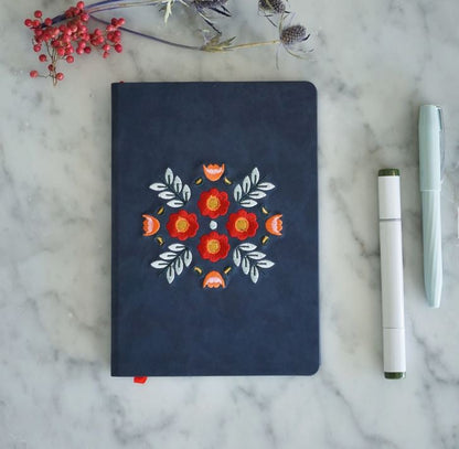 Denik: Evelynn Embroidered Layflat Journal